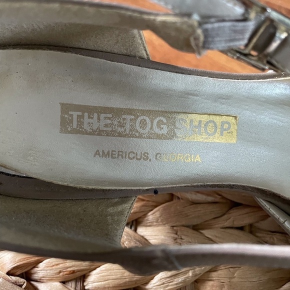 The Tog Shop cream t-stripe heels in size 8.5 - Picture 3 of 6